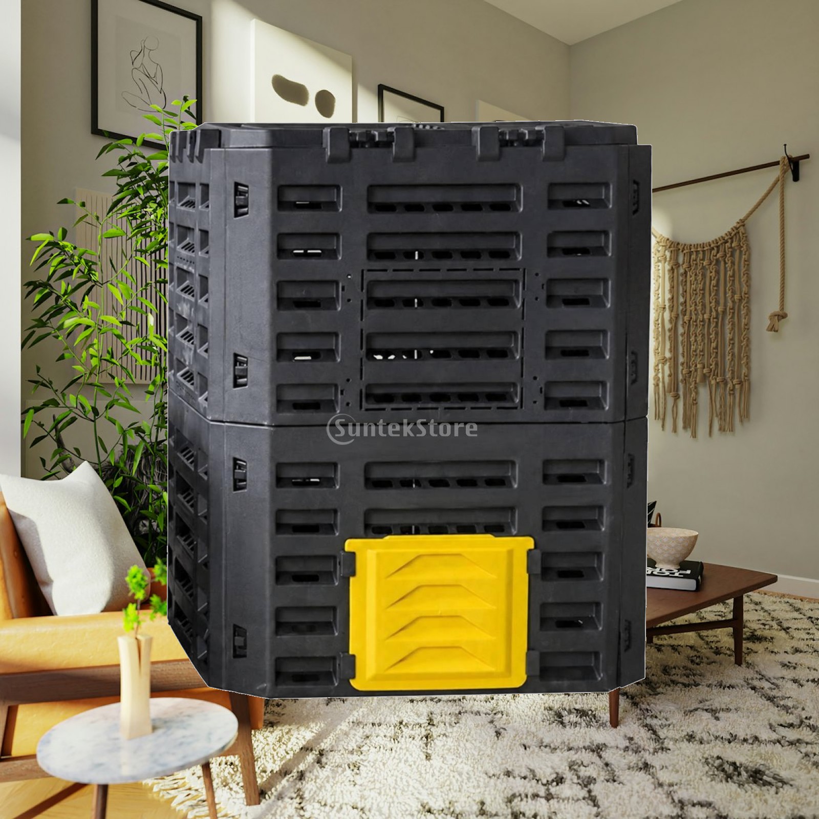 Compost Bin - 屋外用コンポスト容器。蓋が開閉しやすいスナップ式で、堆肥が完成した状態で簡単に取り出せる。